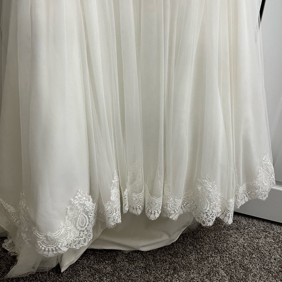 Wedding Dress : Pronovias - Picture 3 of 11